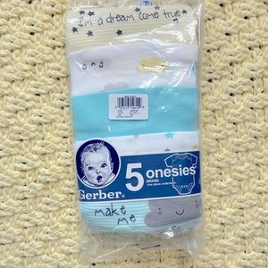 Gerber 0-3 month onesie set
